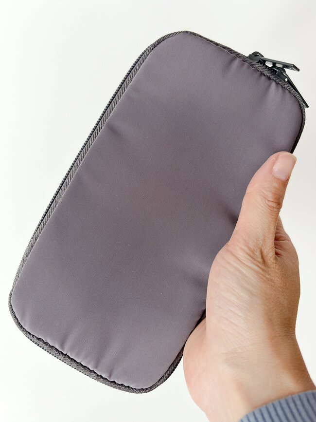 カードや診察券が70枚も入った！無印良品の“天才が考えたポーチ”便利すぎて買い足したい！「お財布として使ってます」「ゴチャゴチャ感が出ません」