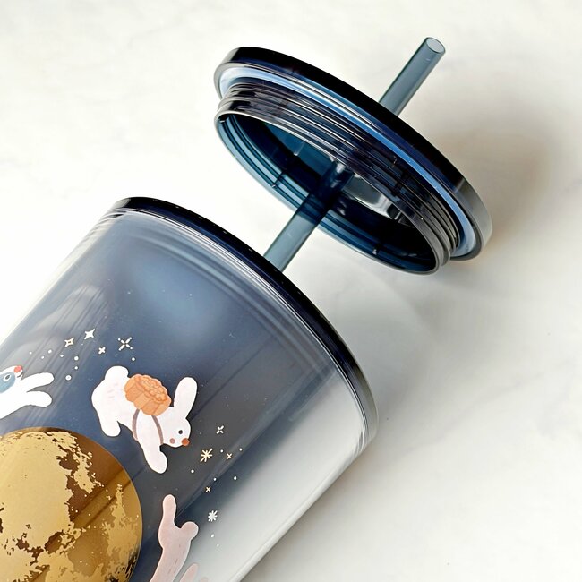 【スタバ】朝イチで買っちゃった！可愛すぎる「夜空みたいなタンブラー」満月とウサギのデザインがたまらない！《購入レビュー》