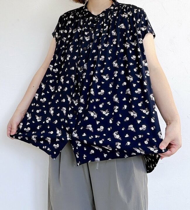 【しまむら】ふんわりシルエットが可愛い！1419円の「お尻まで隠せるブラウス」が細見えしてオシャレ！《購入レビュー》