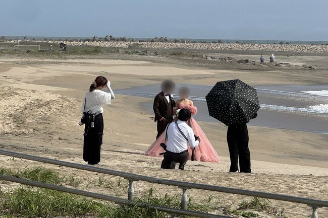 海の波は高いですが、お二人の人生は平穏でありますようお祈り申し上げます