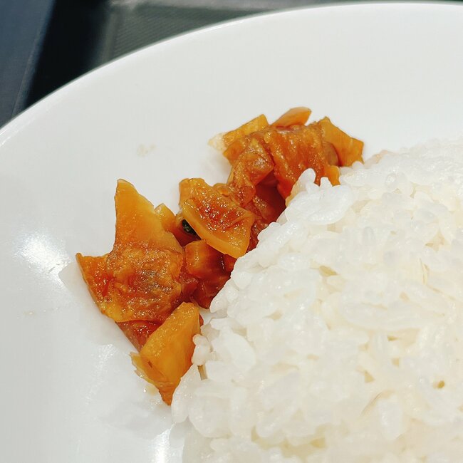 「すんごい美味いんだけど」松屋の“チキンがごろごろ入った限定メニュー”ライスが特盛無料で嬉しすぎる…！「通年で食べたい」「ガチリピ…！」