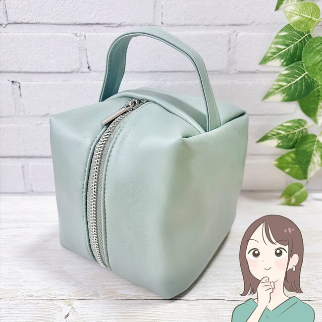 通院セットがまるっと入った！3COINSの「ガバッとひらくミニバッグ」ころんとしたフォルムが可愛い！《購入レビュー》
