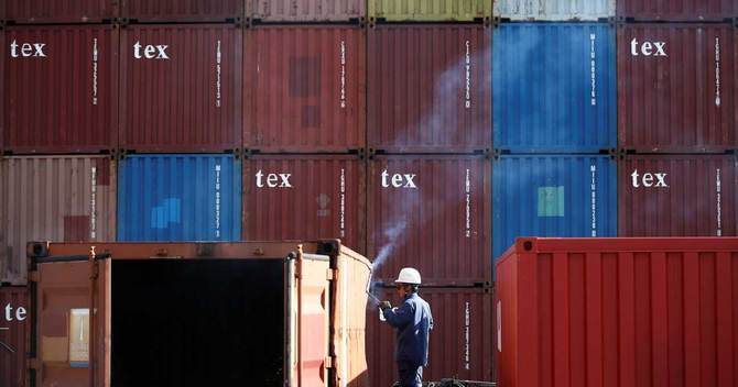 政府は3月の月例経済報告で、景気の基調判断の引き下げを事実上先送り