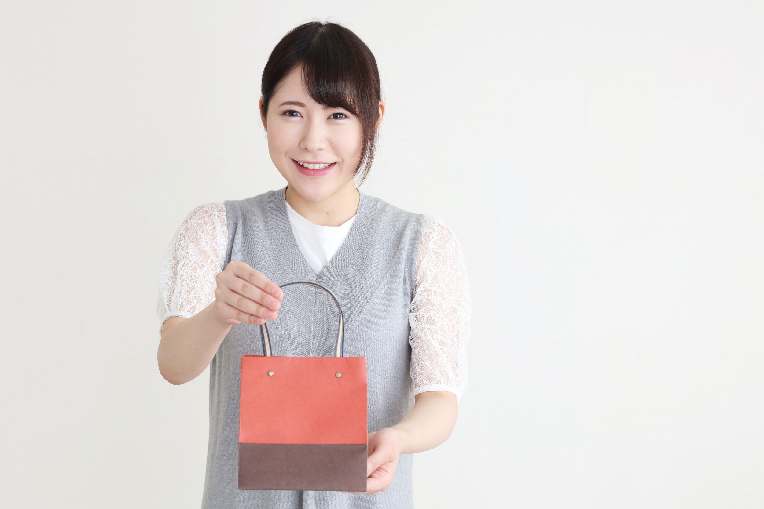 会社で手土産をもらったとき、「感じのいい人」はとっさに何をする？