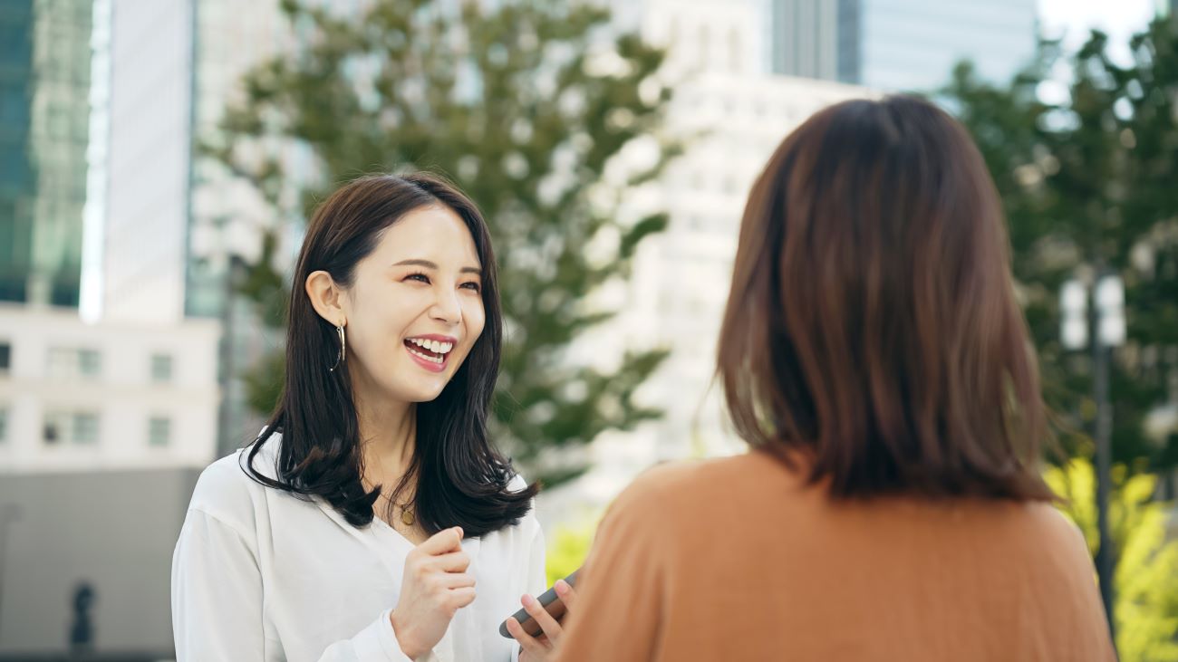 【雑談でシーンとしたら?】普通の人は「天気の話」をする→会話のうまい人は何を言う?
