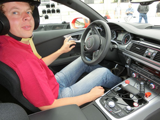 自動運転vs人間、アウディRS7でサーキット対決の結果は?
