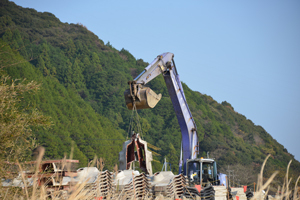 消費増税見送りはもはや既定路線、<br />その先は旧態依然の公共事業か