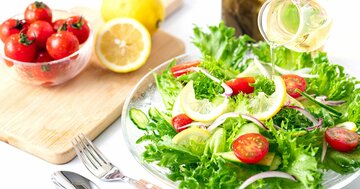 家庭のグリーンサラダがビストロレベルに!ドレッシングや食材にこだわるより10倍おいしくなる“意外なコツ”