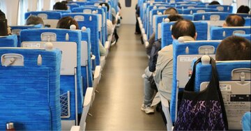 「もはや暴力行為…！」新幹線で嫌われる人が無意識に繰り返している「3つのNG行動」