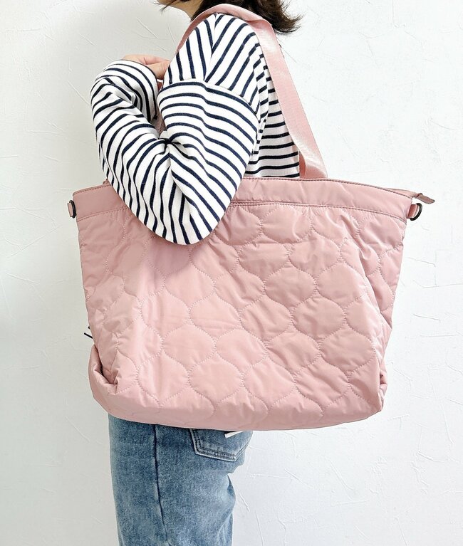 1泊分の荷物がまるっと入った！ワークマンの「めちゃ軽バッグ」スマホと同じくらいの軽さでビックリする！