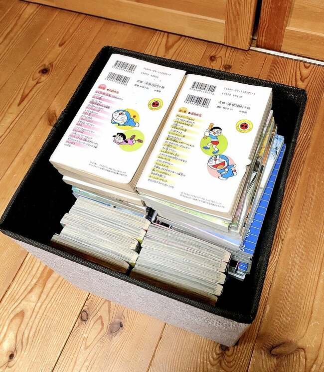 冬物ニットが6枚入った…！3COINSの“おしゃれ大容量ボックス”衣替えにめっちゃ使える！「今まで何十個も購入しています」「クローゼットの棚にピッタリ」