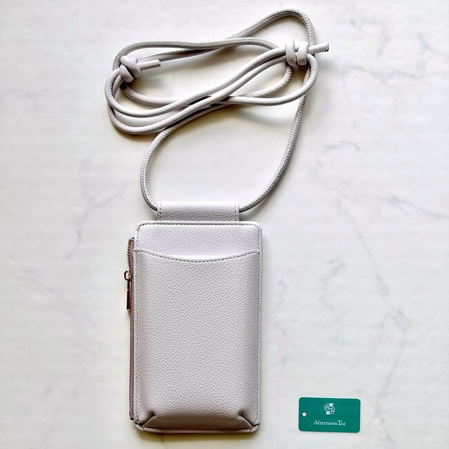 カードが35枚入った！アフタヌーンティーの“お財布がいらないスマホショルダー”手ぶらで外出できて楽ちん！「高級感がある」「年齢問わず持てる」「友達に誕生日プレゼントした」《購入レビュー》