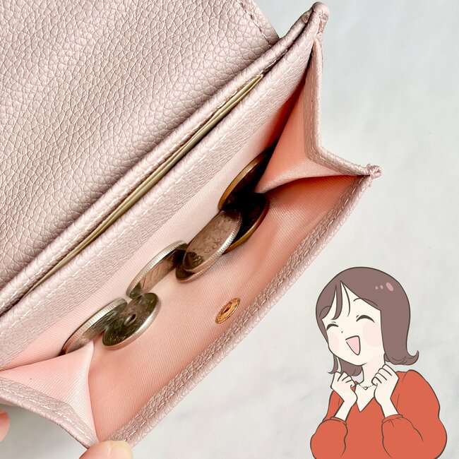 【ダイソー姉妹店】普通の財布に戻れないかも…！330円の「ぺたんこ財布」カード17枚やカギが収納できて嬉しい！《購入レビュー》