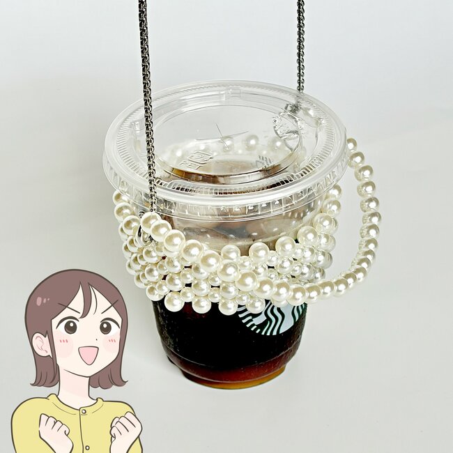コーヒーやフラペチーノを手ぶらで持てて感動…！3COINSの「天才が考えたアイテム」荷物が多い日に大助かりです！《購入レビュー》