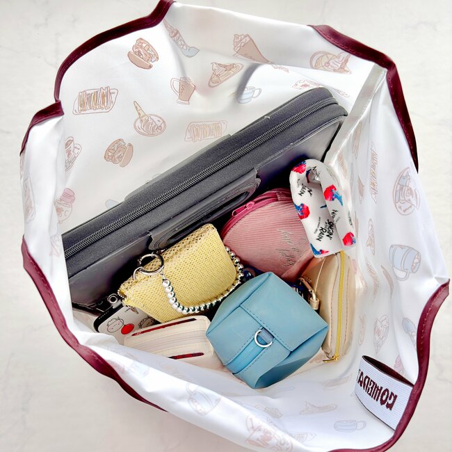 2Lペットボトルが6本も入った!コメダ珈琲の“自立するエコバッグ”大容量だしガバッと開いて使いやすい!「買ってよかった」「かわいいよな」