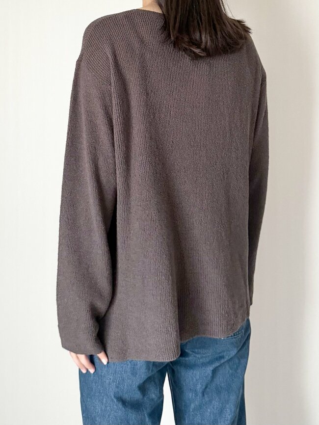 「色違いで3つ購入」グローバルワークの“1995円トップス”ゆるっとシルエットで体型カバー効果ばつぐん！「スッキリ見えます」「これからの季節にちょうど良さそう」