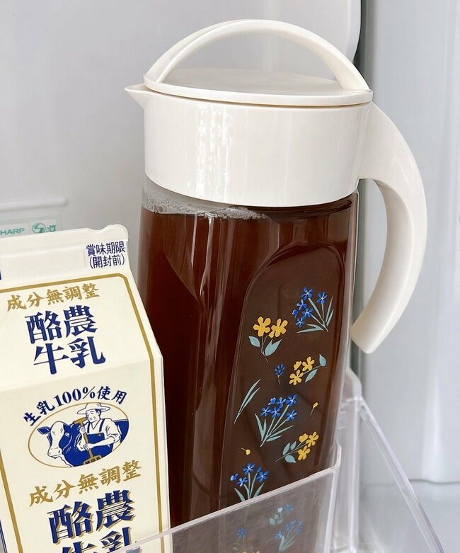 純喫茶みたいで可愛すぎる…！アフタヌーンティーの「昭和レトロなボトル」で水を飲む量が増えました！