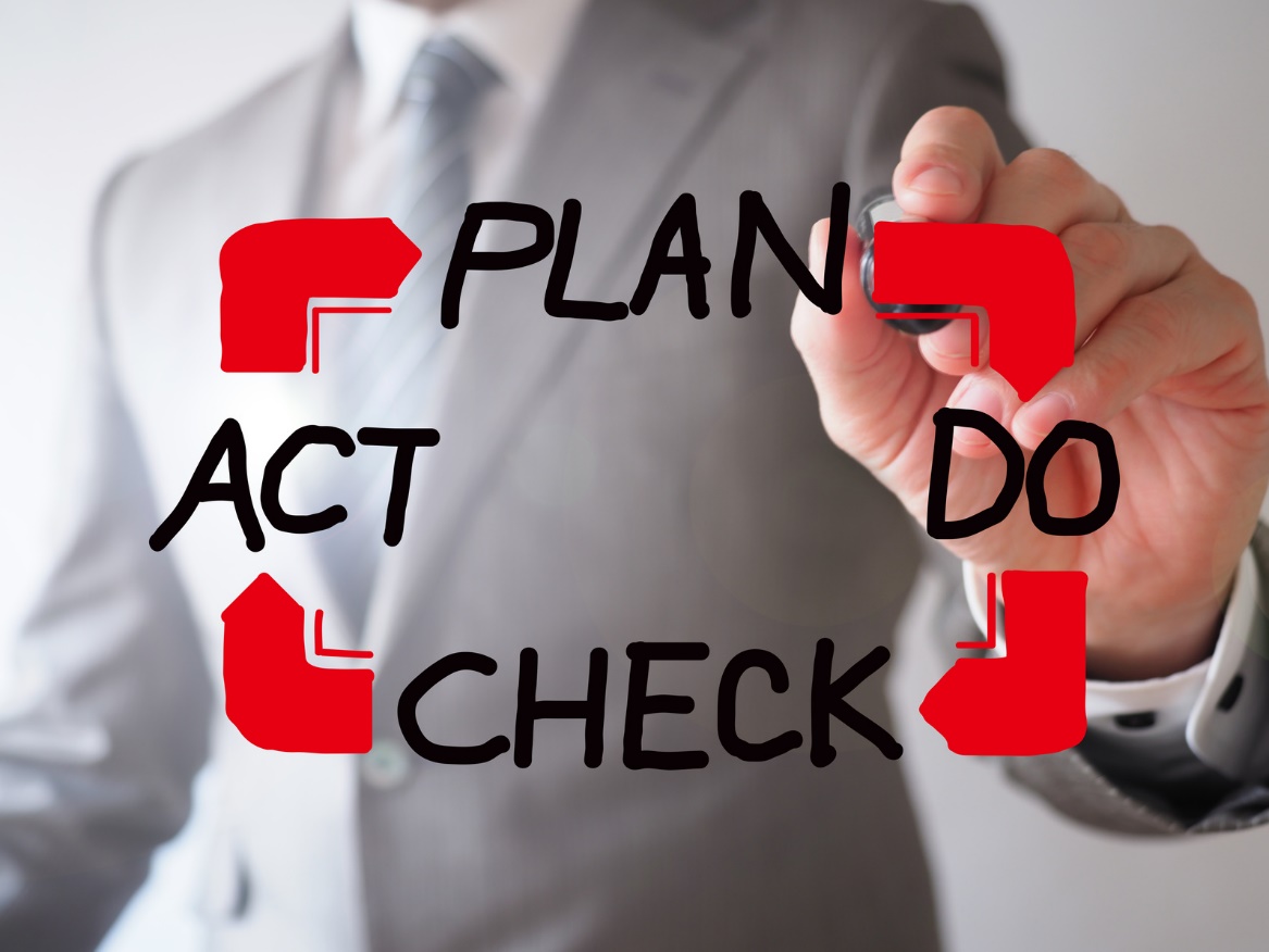 できるマネジャーは、プロジェクト開始時に「KPI」「スケジュール」「○○」の3つを確定する