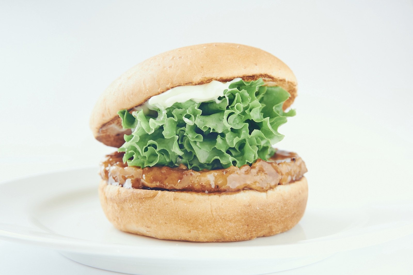 フレッシュネスの新作バーガーに日本発“大豆由来”の代替肉が採用されたワケ