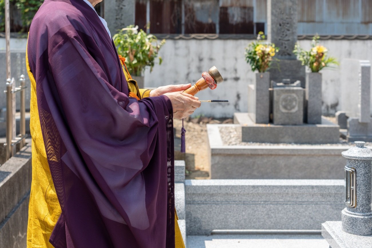 「先祖代々の墓地には入りたくない」亡父の願いで“墓じまい”した50代男性。「ホッと一息」のはずが、心底後悔した理由