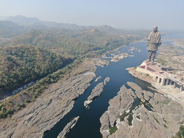インドにある世界最大の巨像「統一の像」は、高さなんと240m!