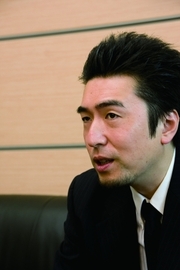 東條英機元首相の曾孫が語る「東條」という姓へのコンプレックス、運命と向き合って見つけたオンリーワンな生き方