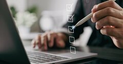 仕事ができる人が優先するのは「締め切りが近い」仕事。もう一つは?
