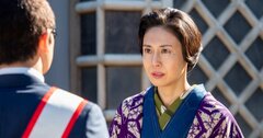 「逃げ回ってもいい、ひきょうだと思われてもいい」→戦時下に駆けつけた登美子(松嶋菜々子)が息子に託した、“らしくない”禁句〈吉田鋼太郎コメント付き〉【あんぱん第50回レビュー】