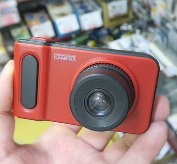 ゲームも入ってる！ コンパクトな格安トイカメラが1400円