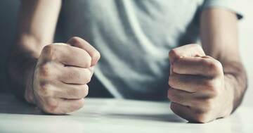 【精神科医が解説】職場の「すぐカッとなる人」の思考のクセとは？