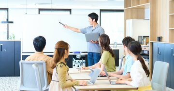 「大したこと言ってないのに…」会議やプレゼンでなぜか評価される人が知っている“トークの正解”