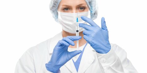 新型コロナワクチン、承認用量の2回接種が必須