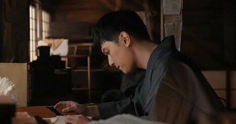 「ニヤニヤなんてしたことない」吉沢亮の“素直じゃない演技”に、こっちが照れる〈ばけばけ第91回〉