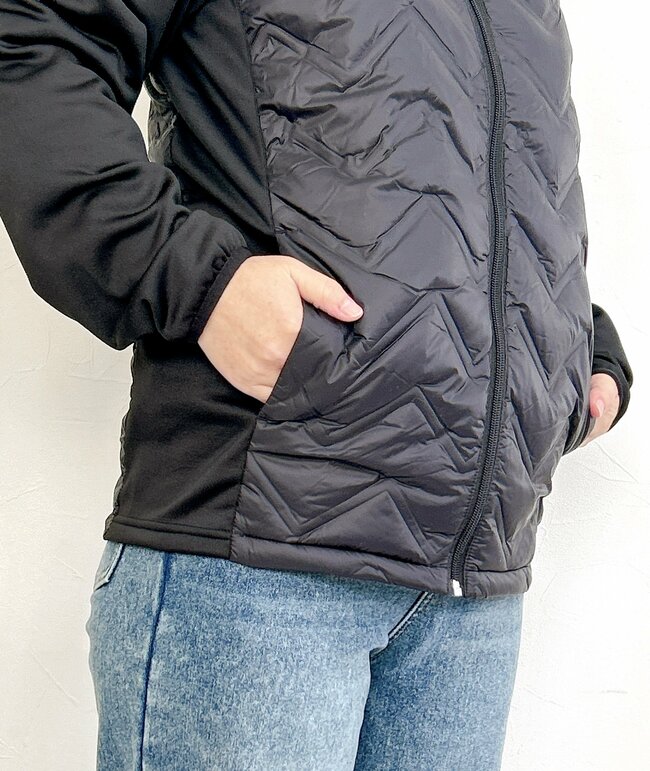 フリースとダウンのいいとこ取り…！ワークマンの「1900円アウター」めっちゃ軽くてポカポカなんです！