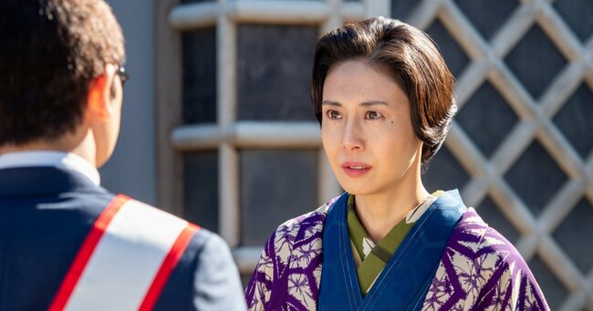 「逃げ回ってもいい、ひきょうだと思われてもいい」→戦時下に駆けつけた登美子(松嶋菜々子)が息子に託した、“らしくない”禁句〈吉田鋼太郎コメント付き〉【あんぱん第50回レビュー】