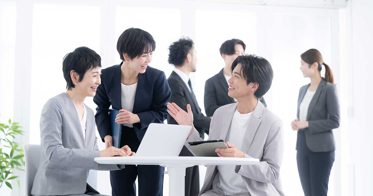 書籍『20代が仕事で大切にしたいこと』の著者が教える、仕事では「ほめられない」ほうが得をする、意外な理由とは