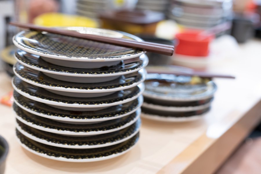 40代タイミーおじさんが回転寿司店でスキマバイト！「素敵な職場だ」と確信した〈同僚のとっさの言動〉