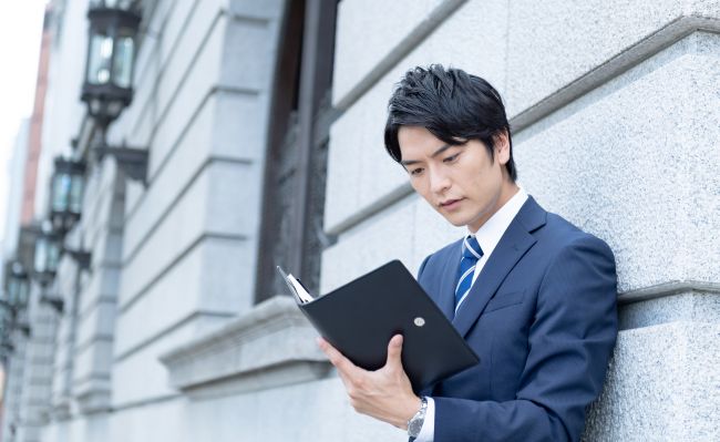 【就活必勝】「本当にいい会社」を見つけるための業界研究5つの視点