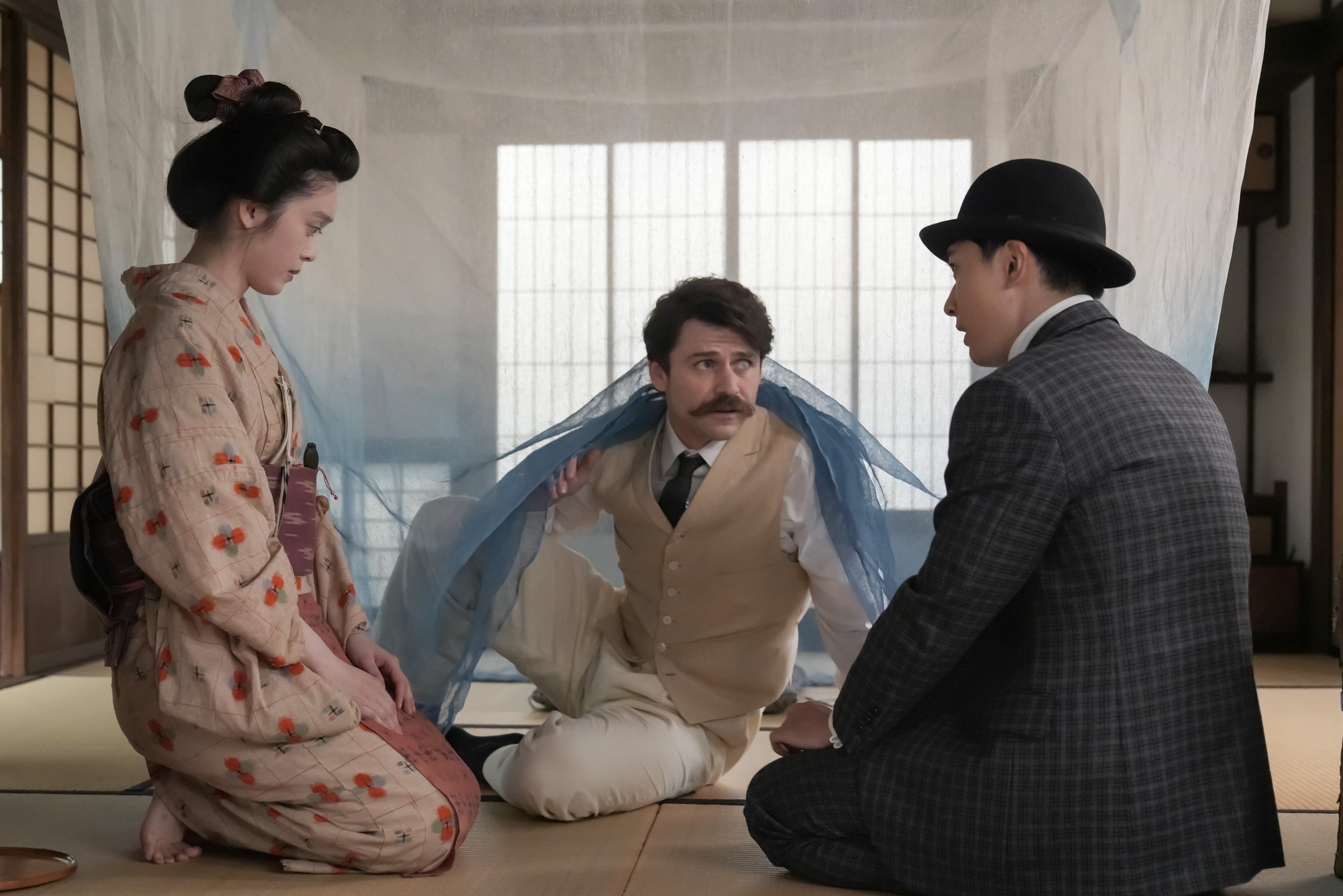 激変タエさま(北川景子)お茶も出せば、パイナップルも切る!トキ(高石あかり)と喜ぶ顔が少女のように愛らしい〈ばけばけ第39回〉