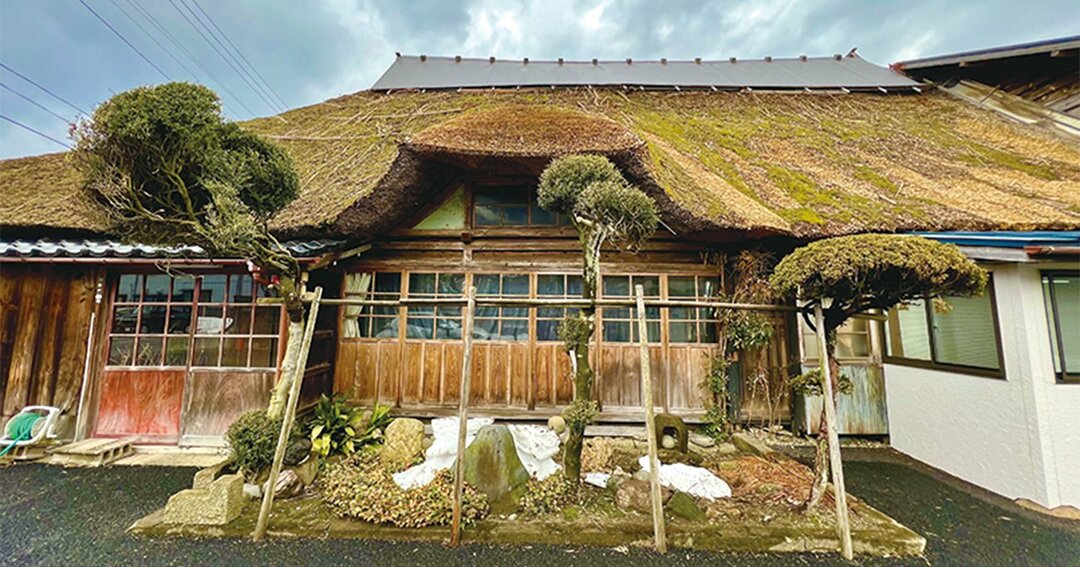 茅葺屋根の母屋