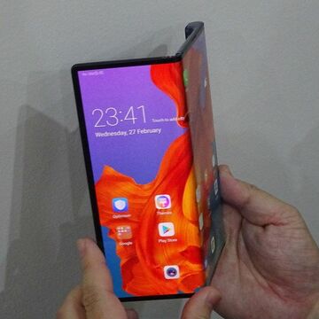 折りたたみスマホはケータイに再び形態進化の時代をもたらすか