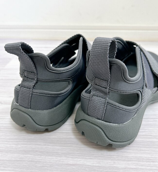 1万歩も余裕じゃん…！無印良品の“スニーカーみたいなサンダル”オシャレなのに歩きやすくて快適！「素足で履くの楽すぎ」「真冬以外ずっと履いてる」