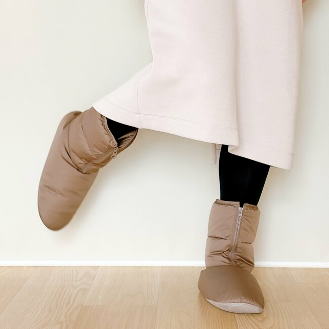 「床暖房が必要なくなりました」無印良品の“羽毛布団みたいなルームシューズ”3990円→2990円は太っ腹すぎだよ！「冷え性対策ダントツの一位」「去年は迷ってるうちに売り切れ」