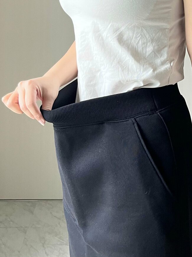 「色違いで買い足しました」GUの“ぽかぽかスカート”きれいめコーデにも使えて優秀です！「冬にはきたい暖かいスカート」「下にタイツを履くと寒さ知らずです」