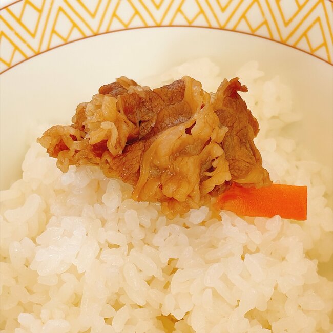 「私の大好物」「50回は食べるわ」すき家の“豪快すぎるメニュー”お肉2倍盛りのボリュームすごい！「美味すぎてわろてます」「当たりだった」《実食レビュー》
