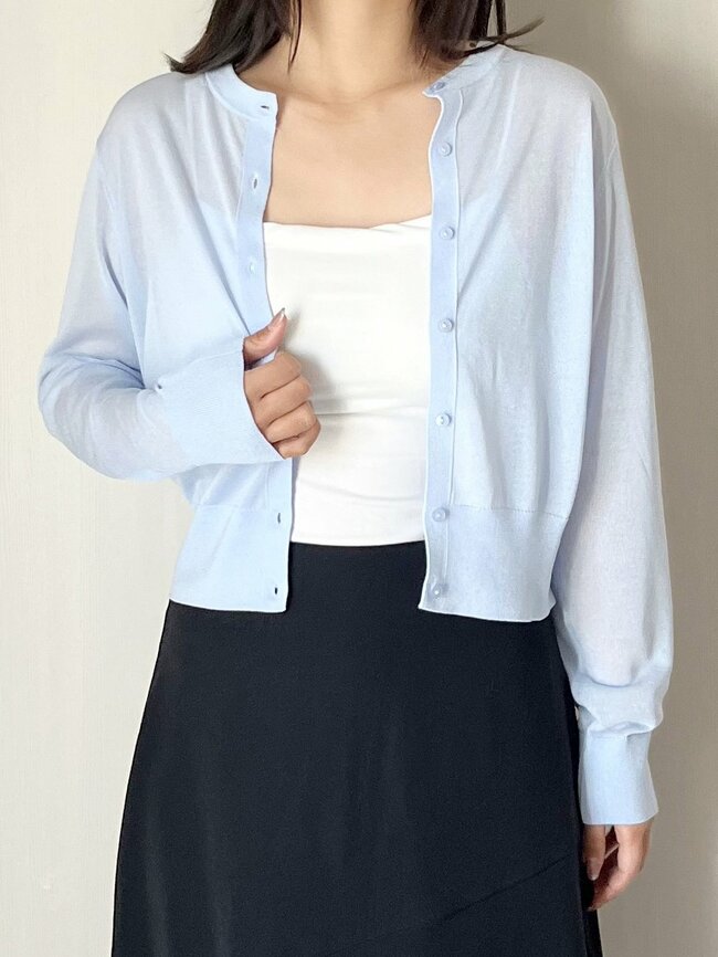 かわいすぎて色違いも欲しくなる！ユニクロの「着回しカーディガン」透け感たっぷりでオシャレ！