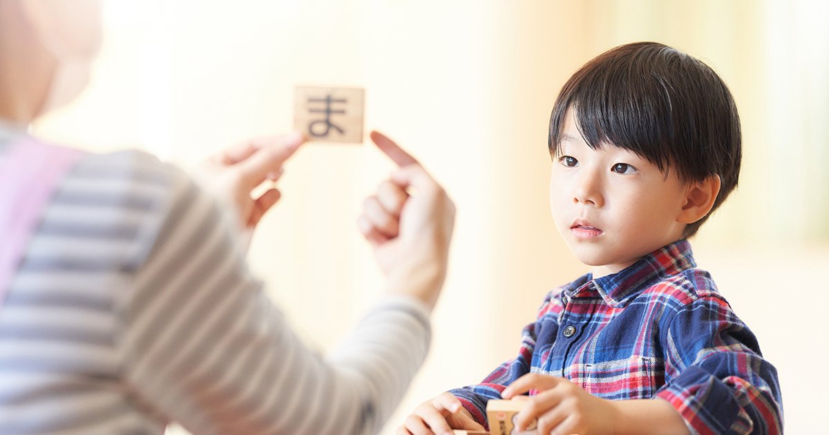 勉強中の子ども