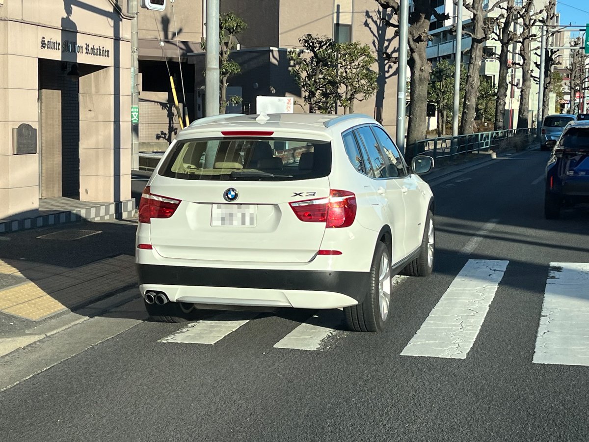 環八で遭遇した、2代目X3。中古車は総額80万～210万円と手頃な価格帯になっている