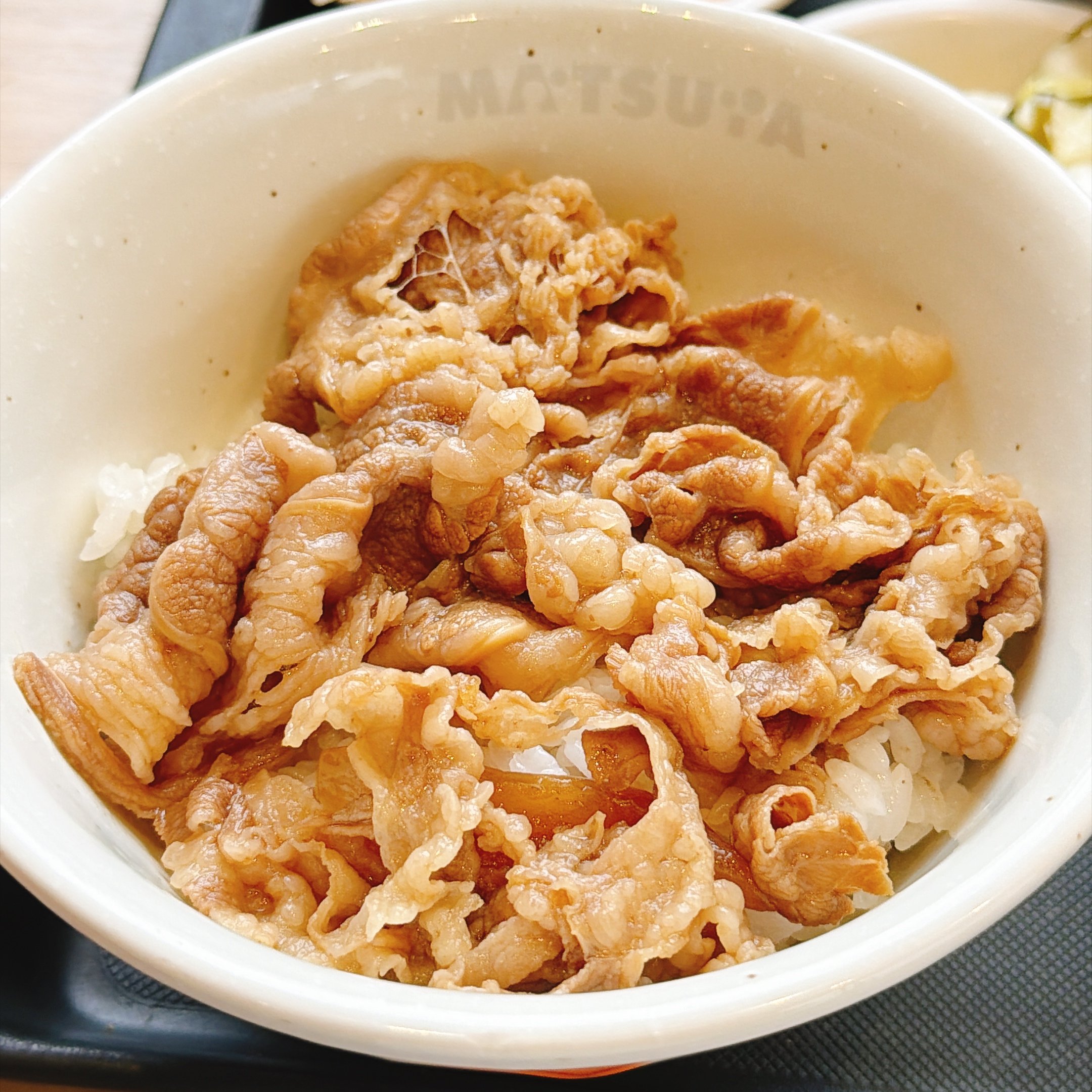 【松屋】「ご飯が進む進む」旅館の朝食みたいな“よくばりモーニング”おかずが多くて白米が止まらない！「安いし美味い」「ご飯が足りない」《実食レビュー》
