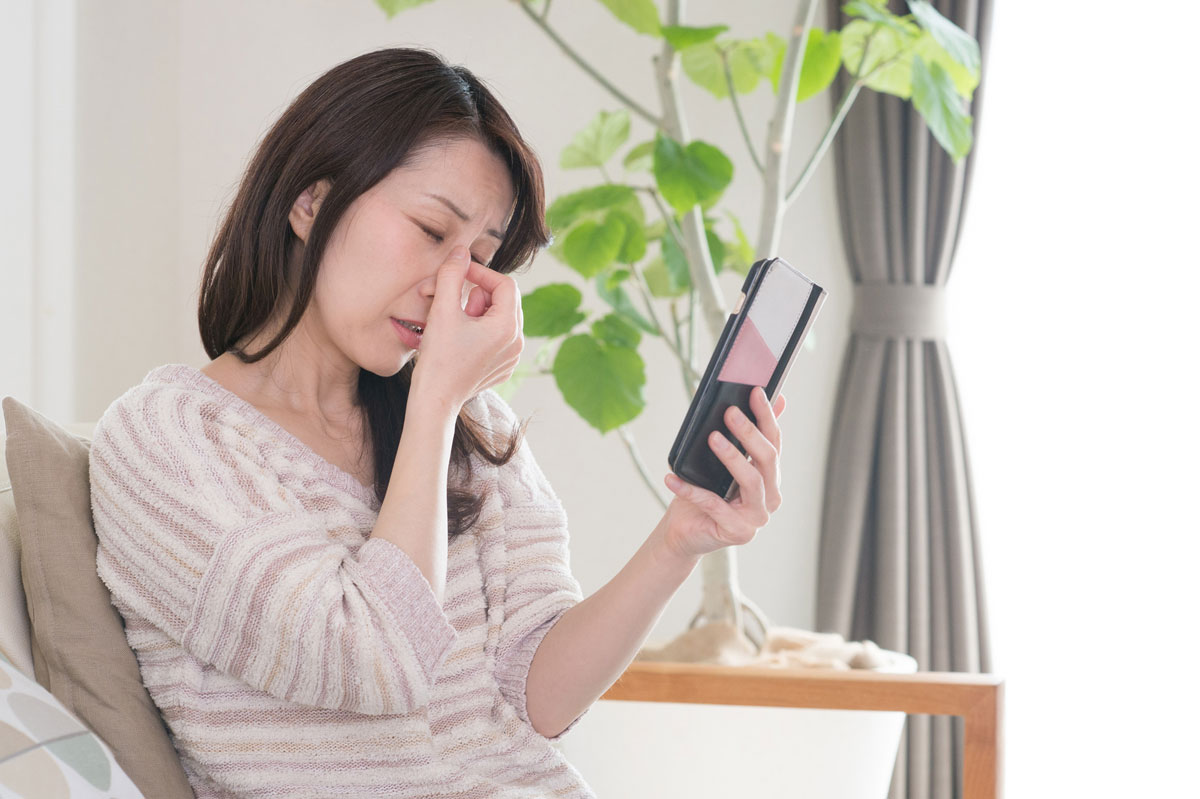 スマホやパソコンの長時間使用はさまざまな不調を招きます。